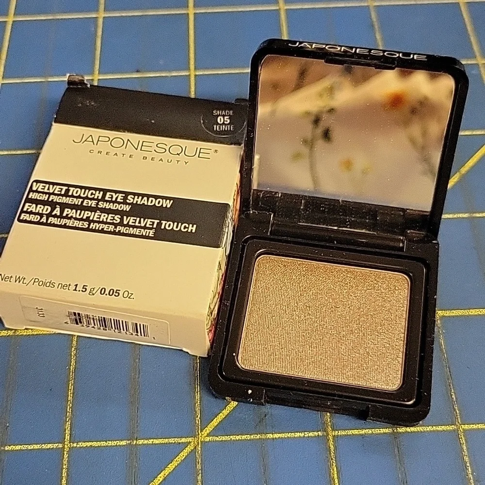Japonesque Velvet Touch Eye Shadow - 05 Teinte New In Box